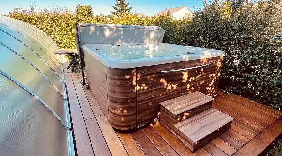 exterieur jacuzzi aquavia spa
